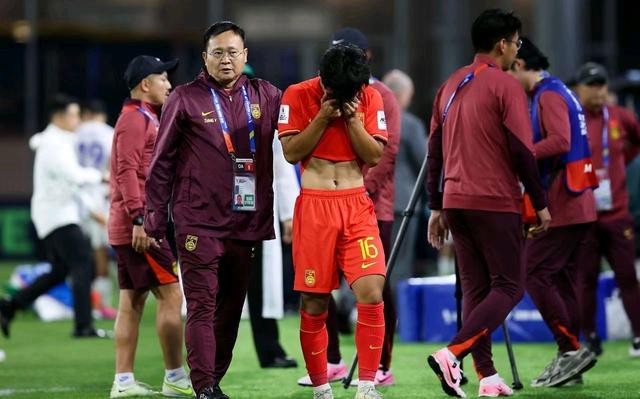 足坛焦点：国足教练组调整幕后揭秘的简单介绍